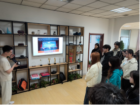 沉浸式企業(yè)生產(chǎn)實(shí)習(xí) 助力華德國(guó)際經(jīng)濟(jì)與貿(mào)易專業(yè)學(xué)子知行并進(jìn)